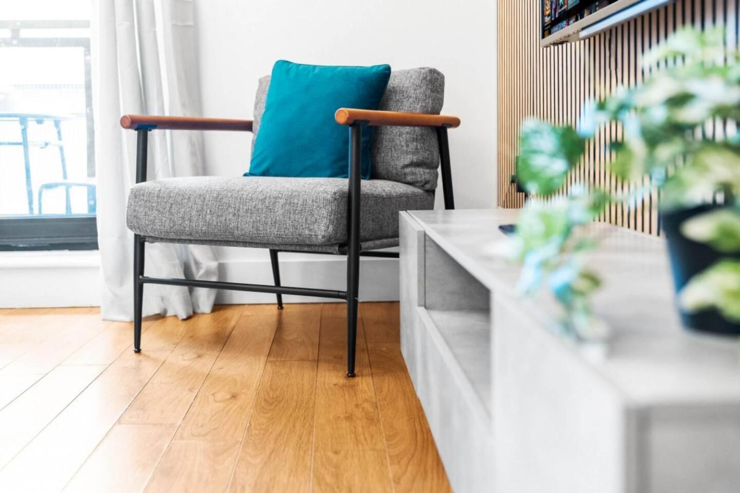 Luxe Centre - 2 Bedroom - Secure Parking - Balcony - Rated -11a Apartment *